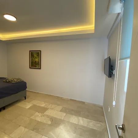 Mert Homes B&B 말마리스